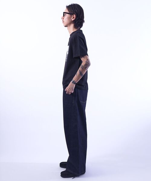 FFEIN(フェイン)の「【FFEIN(フェイン)】モノトーンフォトプリントショート丈Tシャツ / Tシャツ クルーネック 半袖 プリント フォト 【短丈】(Tシャツ/カットソー・メンズ・ブラック/アッシュグレー/ホワイト・LARGE/MEDIUM/SMALL)」の15枚目の写真
