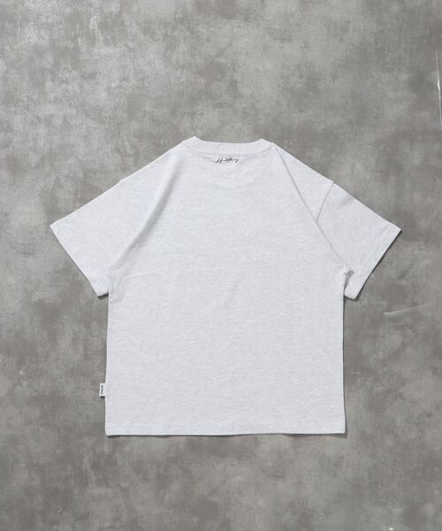 FFEIN(フェイン)の「【FFEIN(フェイン)】モノトーンフォトプリントショート丈Tシャツ / Tシャツ クルーネック 半袖 プリント フォト 【短丈】(Tシャツ/カットソー・メンズ・ブラック/アッシュグレー/ホワイト・LARGE/MEDIUM/SMALL)」の4枚目の写真