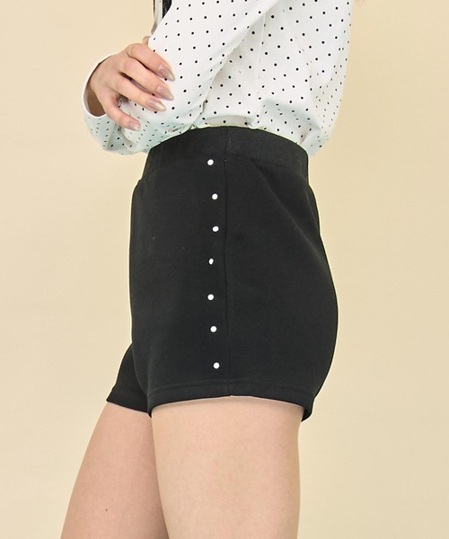 ANAP(アナップ)の「スタッズイージーショートパンツ(その他パンツ・レディース・ブラック/グレー・F)」の5枚目の写真