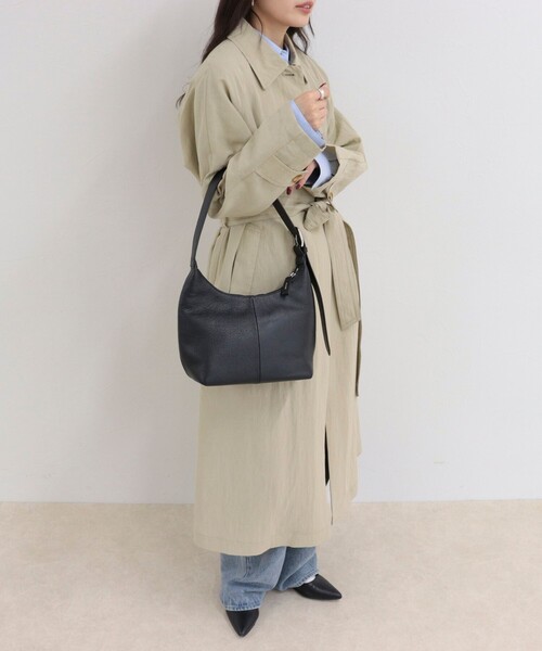 fredy emue（フレディエミュ）の「【BEAURE/ビュレ】バックルアジャストワンハンドルバッグ（ショルダーバッグ・レディース・シルバー/ブラック・FREE）」の6枚目の写真