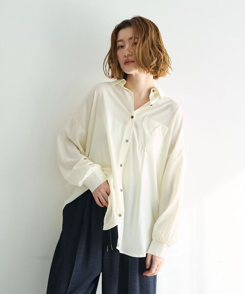 YECCA VECCA（イェッカヴェッカ）の「バックギャザーロングシャツ（シャツ/ブラウス・レディース・ミント/ネイビー/ラベンダー/アイボリー・FREE）」の6枚目の写真