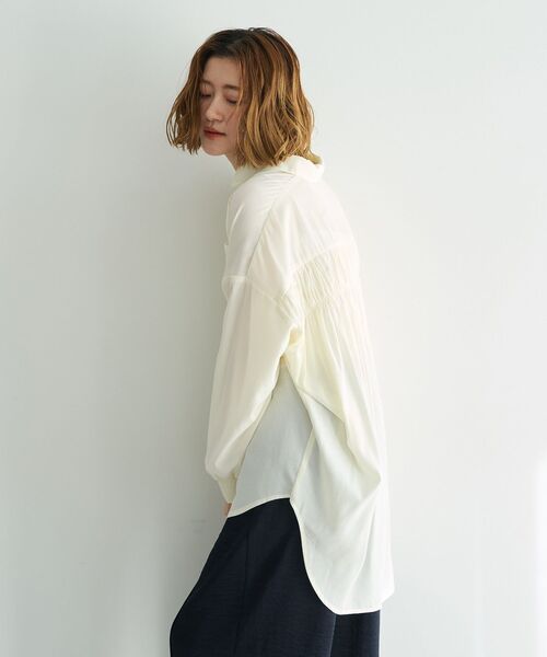 YECCA VECCA（イェッカヴェッカ）の「バックギャザーロングシャツ（シャツ/ブラウス・レディース・ミント/ネイビー/ラベンダー/アイボリー・FREE）」の7枚目の写真