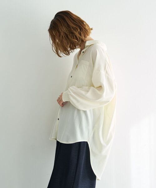 YECCA VECCA（イェッカヴェッカ）の「バックギャザーロングシャツ（シャツ/ブラウス・レディース・ミント/ネイビー/ラベンダー/アイボリー・FREE）」の8枚目の写真