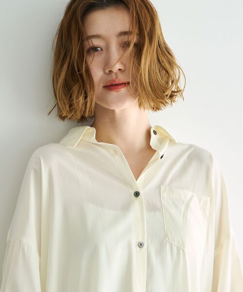 YECCA VECCA（イェッカヴェッカ）の「バックギャザーロングシャツ（シャツ/ブラウス・レディース・ミント/ネイビー/ラベンダー/アイボリー・FREE）」の10枚目の写真