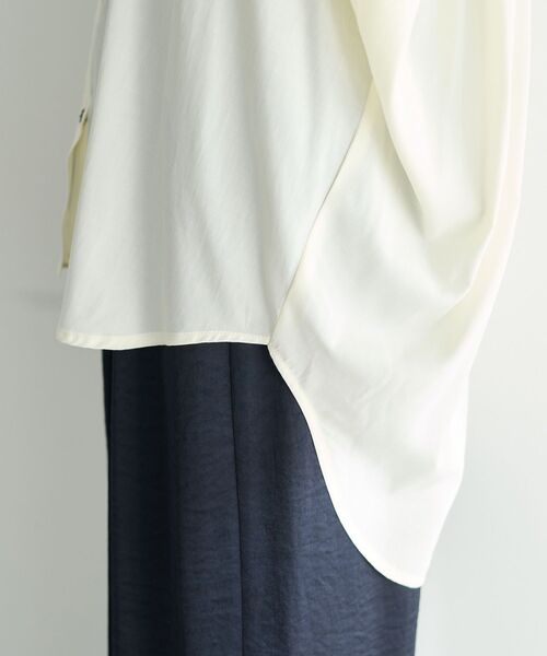 YECCA VECCA（イェッカヴェッカ）の「バックギャザーロングシャツ（シャツ/ブラウス・レディース・ミント/ネイビー/ラベンダー/アイボリー・FREE）」の12枚目の写真