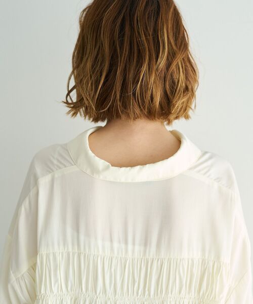 YECCA VECCA（イェッカヴェッカ）の「バックギャザーロングシャツ（シャツ/ブラウス・レディース・ミント/ネイビー/ラベンダー/アイボリー・FREE）」の13枚目の写真