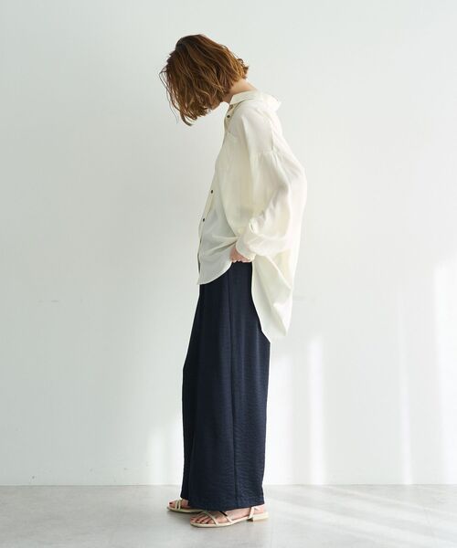 YECCA VECCA（イェッカヴェッカ）の「バックギャザーロングシャツ（シャツ/ブラウス・レディース・ミント/ネイビー/ラベンダー/アイボリー・FREE）」の16枚目の写真