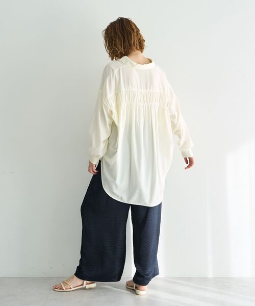 YECCA VECCA(イェッカヴェッカ)の「バックギャザーロングシャツ(シャツ/ブラウス・レディース・ミント/ネイビー/ラベンダー/アイボリー・FREE)」の19枚目の写真