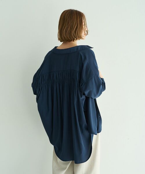 YECCA VECCA（イェッカヴェッカ）の「バックギャザーロングシャツ（シャツ/ブラウス・レディース・ミント/ネイビー/ラベンダー/アイボリー・FREE）」の21枚目の写真