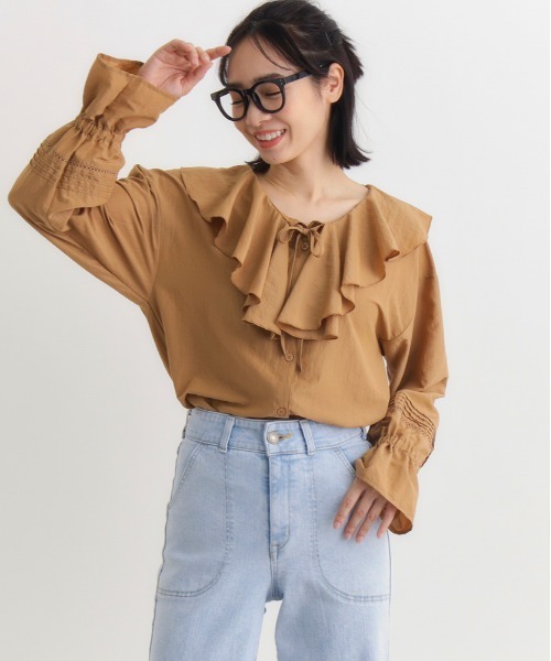 Right-on（ライトオン）の「【HONEYSUCKLE ROSE】フリルカラーブラウス (ラッフルカラー / リボンタイ / レースディテール)（シャツ/ブラウス・レディース・オフホワイト/キャメル/ブラック・M/L）」の3枚目の写真