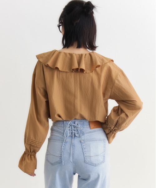 Right-on（ライトオン）の「【HONEYSUCKLE ROSE】フリルカラーブラウス (ラッフルカラー / リボンタイ / レースディテール)（シャツ/ブラウス・レディース・オフホワイト/キャメル/ブラック・M/L）」の6枚目の写真