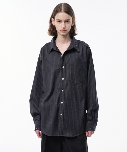 Camphor wood(カンファーウッド)の「EYELET REGULAR COLLAR STRIPE L/S SHIRT / アイレットレギュラーストライプシャツ(シャツ/ブラウス・メンズ・チャコール/ダークネイビー・SMALL/MEDIUM/LARGE)」の2枚目の写真