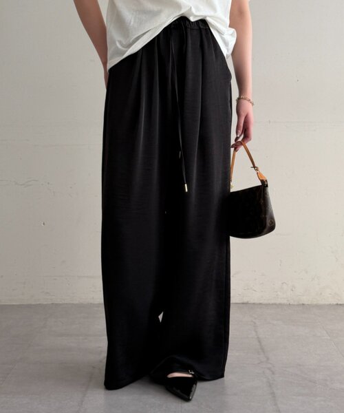 LOUNGEDRESS（ラウンジドレス）の「サテンワイドイージーパンツ（その他パンツ・レディース・ブラック・MEDIUM/SMALL）」の7枚目の写真