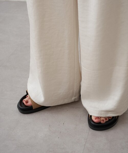 LOUNGEDRESS（ラウンジドレス）の「サテンワイドイージーパンツ（その他パンツ・レディース・ブラック/アイボリー・MEDIUM/SMALL）」の17枚目の写真