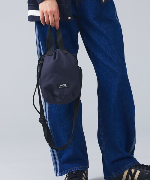 TAION(タイオン)の「【TAION/タイオン】NON DOWN MOUNTAIN BUCKET BAG/ノンダウン マウンテン バケットバッグ/ユニセックス 【WEB限定】(ボディバッグ/ウエストポーチ・メンズ・ライトブラウン/ブラック/ネイビー/カーキ・フリー)」の4枚目の写真