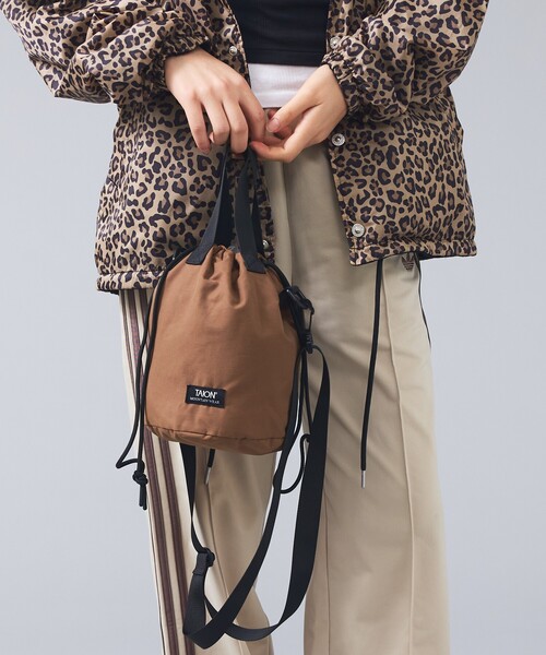 TAION(タイオン)の「【TAION/タイオン】NON DOWN MOUNTAIN BUCKET BAG/ノンダウン マウンテン バケットバッグ/ユニセックス 【WEB限定】(ボディバッグ/ウエストポーチ・メンズ・ライトブラウン/ブラック/ネイビー/カーキ・フリー)」の2枚目の写真
