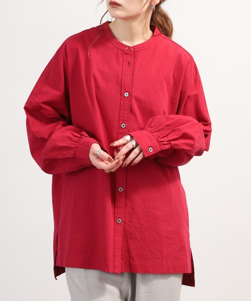 OMNES(オムネス)の「製品洗いスラブコットン 後ろケープ長袖シャツ(シャツ/ブラウス・レディース・ワイン/ライトカーキ・FREE)」の1枚目の写真