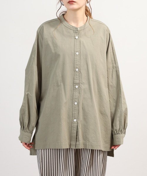 OMNES(オムネス)の「製品洗いスラブコットン 後ろケープ長袖シャツ(シャツ/ブラウス・レディース・ワイン/ライトカーキ・FREE)」の10枚目の写真