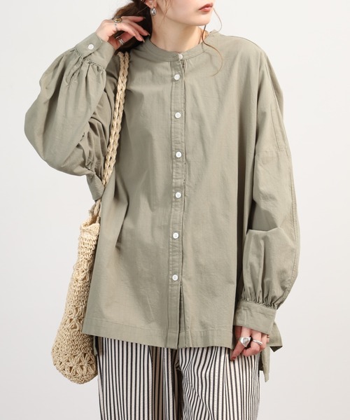 OMNES(オムネス)の「製品洗いスラブコットン 後ろケープ長袖シャツ(シャツ/ブラウス・レディース・ワイン/ライトカーキ・FREE)」の22枚目の写真