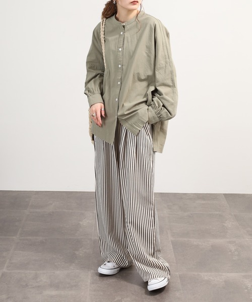 OMNES(オムネス)の「製品洗いスラブコットン 後ろケープ長袖シャツ(シャツ/ブラウス・レディース・ワイン/ライトカーキ・FREE)」の20枚目の写真