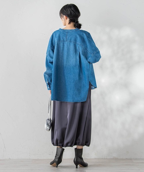 Droite lautreamont(ドロワットロートレアモン)の「バンドカラーデニムシャツ≪洗濯機で洗える≫(シャツ/ブラウス・レディース・ブルー/ライトグレー・M)」の9枚目の写真
