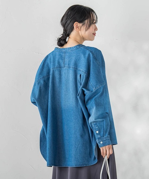 Droite lautreamont(ドロワットロートレアモン)の「バンドカラーデニムシャツ≪洗濯機で洗える≫(シャツ/ブラウス・レディース・ブルー/ライトグレー・M)」の5枚目の写真