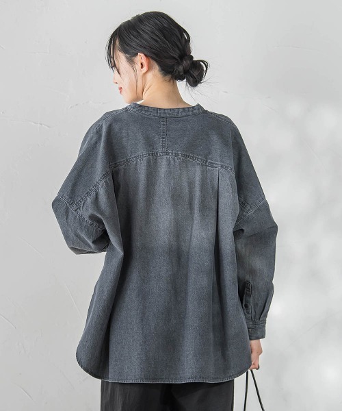 Droite lautreamont(ドロワットロートレアモン)の「バンドカラーデニムシャツ≪洗濯機で洗える≫(シャツ/ブラウス・レディース・ブルー/ライトグレー・M)」の19枚目の写真