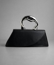 folka（フォルカ）の「2C69-NK メタルデザインハンドル ハンドバッグ  2WAYフラップショルダーバッグ（ハンドバッグ）」