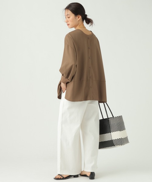 Elura（エルーラ）の「【UVカット・防シワ機能付き】サラサラリラクシー7分ブラウス/656784（シャツ/ブラウス・レディース・ブラック/ダークブラウン/オフホワイト/モカ・FREE）」の16枚目の写真