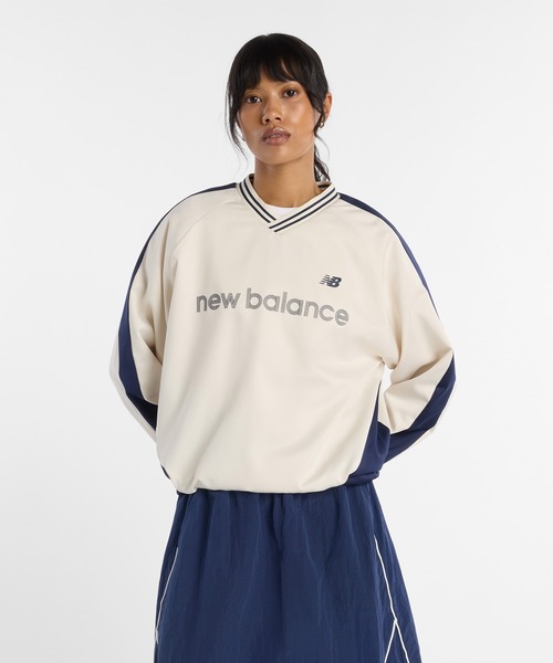 NEW BALANCE(ニューバランス)の「サテンウーブンプルオーバー(スウェット・レディース・オートミール/ダークグリーン・MEDIUM/X-LARGE/SMALL/LARGE)」の2枚目の写真