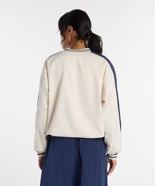 NEW BALANCE(ニューバランス)の「サテンウーブンプルオーバー(スウェット・レディース・オートミール/ダークグリーン・MEDIUM/X-LARGE/SMALL/LARGE)」の4枚目の写真