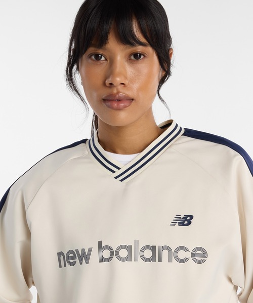 NEW BALANCE(ニューバランス)の「サテンウーブンプルオーバー(スウェット・レディース・オートミール/ダークグリーン・MEDIUM/X-LARGE/SMALL/LARGE)」の5枚目の写真