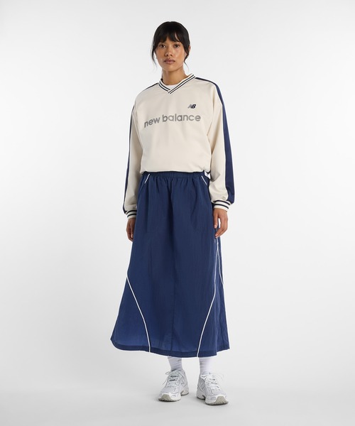 NEW BALANCE(ニューバランス)の「サテンウーブンプルオーバー(スウェット・レディース・オートミール/ダークグリーン・MEDIUM/X-LARGE/SMALL/LARGE)」の8枚目の写真