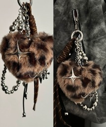 ViViDAY（ビビデー）の「レオパード柄ハート形ふわふわフェイクファーチャーム（チャーム）」