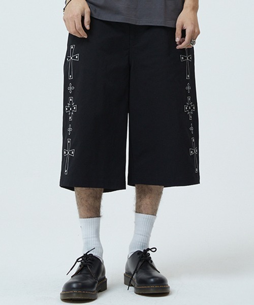 MAHAGRID(マハグリッド)の「『mahagrid/マハグリッド』CROSS STUD TWILL SHORTS/クロススタッズ ツイルショーツ(その他パンツ・レディース・カーキ/ブラック・M)」の1枚目の写真