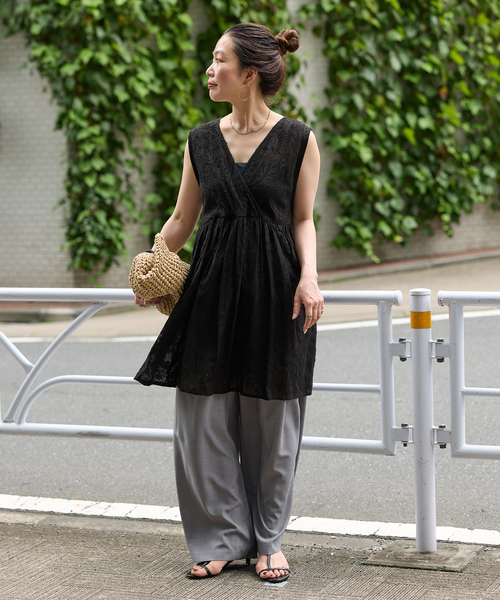 B.C STOCK(ベーセーストック)の「手洗い可 / カットジャガードノースリーブブラウス(シャツ/ブラウス・レディース・ホワイト/ブラック・FREE)」の3枚目の写真