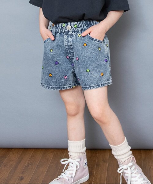 BREEZE(ブリーズ)の「刺繍デニムショートパンツ(デニムパンツ・キッズ・アイボリー/サックスブルー/ブルー・80/90/110/120/130/140/100)」の1枚目の写真