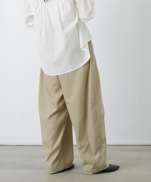 LUCA/LADY LUCK LUCA（ルカ/レディラックルカ）の「LC/LLL コクーンボリュームパンツ（その他パンツ・レディース・チャコールグレー/ベージュ・FREE）」の3枚目の写真