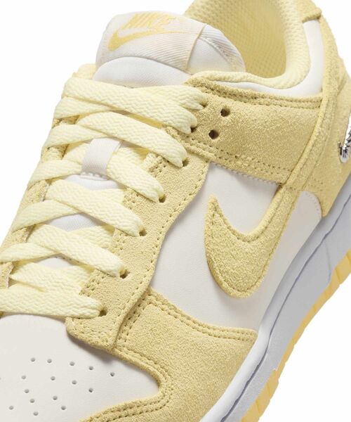 NIKE(ナイキ)の「ナイキ ダンク LOW スエード ウィメンズシューズ / Nike Dunk Low Suede Women's Shoes IO4244-104 Sail(スニーカー・レディース・クリーム・23/23.5/24/24.5/22/22.5/25/25.5/26)」の7枚目の写真