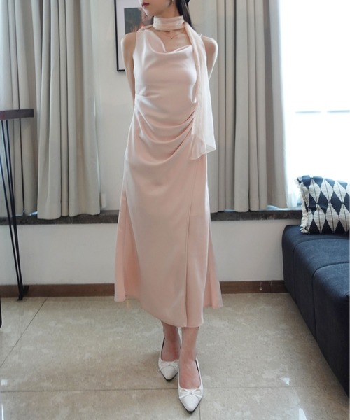 unnu(ユヌ)の「【オケージョン対応】ドレープサテン シアータイ キャミワンピース(ワンピース・レディース・ブラック/ピンク/ブルー・F)」の17枚目の写真