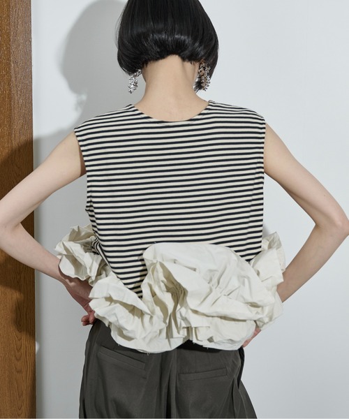 THE YOn(ザヨン)の「フリルレイヤードヘムノースリTシャツ(Tシャツ/カットソー・レディース・オートミール/ブラック/ブラック×ホワイト・FREE)」の11枚目の写真