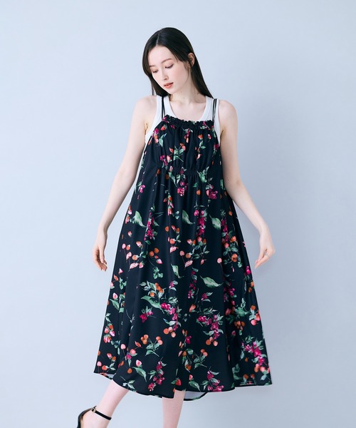 Audie a Muses(オーディアミューズ)の「チェリープリントキャミソールドレス(ワンピース・レディース・オフホワイト/ブラック・38/42)」の4枚目の写真