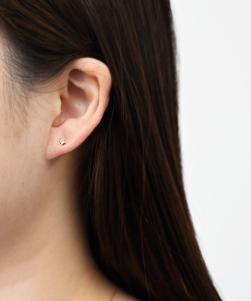 sowi(ソーイ)の「K10YG ダイヤモンド四芒星ピアス(ピアス(両耳用)・レディース・ゴールド・フリ-)」の8枚目の写真