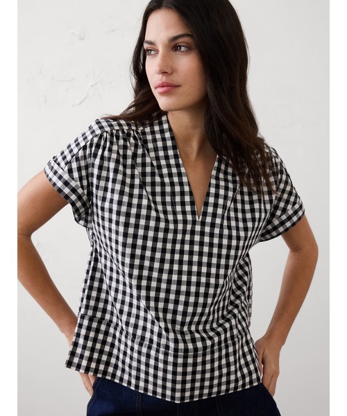 BANANA REPUBLIC FACTORY STORE(バナナリパブリック ファクトリーストア)の「BANANA REPUBLIC FACTORY STORE ギンガムチェック スプリットネックトップス(シャツ/ブラウス・レディース・ブラック・XS/S/M/L)」の1枚目の写真
