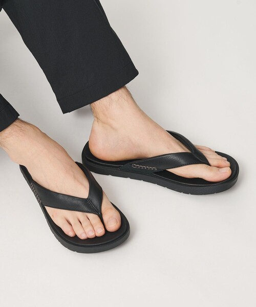 UGG(アグ)の「<UGG>シーサイド 2 フリップ サンダル(サンダル・メンズ・ダークブラウン/ブラック・8/10/9)」の3枚目の写真