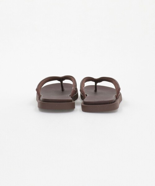 UGG(アグ)の「<UGG>シーサイド 2 フリップ サンダル(サンダル・メンズ・ダークブラウン/ブラック・8/10/9)」の8枚目の写真