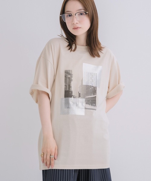 RETRO GIRL（レトロガール）の「箔プリントBIGTEE（Tシャツ/カットソー・レディース・オフホワイト/ブルー/ベージュ・FREE）」の2枚目の写真