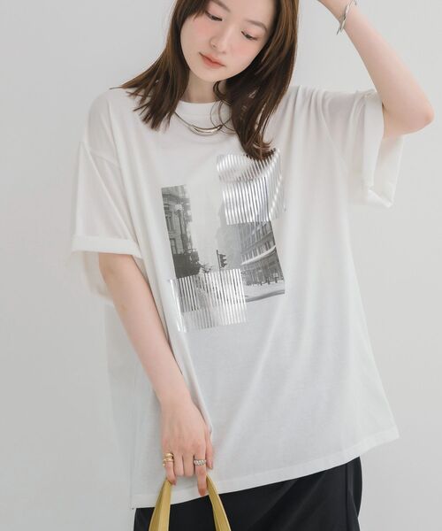 RETRO GIRL（レトロガール）の「箔プリントBIGTEE（Tシャツ/カットソー・レディース・オフホワイト/ブルー/ベージュ・FREE）」の4枚目の写真