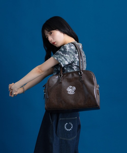 Remember.(リメンバー)の「レザー調2wayボストンバッグ / Synthetic leather 2way Bostonbag(ボストンバッグ・メンズ・ブラウン/ブラック・FREE)」の13枚目の写真