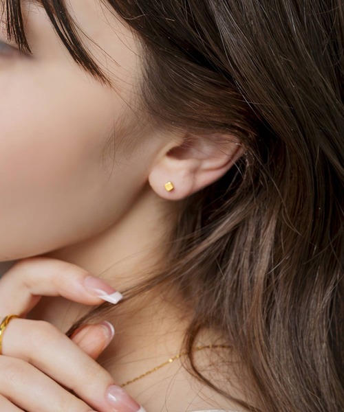 Cream dot.(クリームドット)の「【サージカルステンレス】キューブ×ボールのステンレス製ネジロック式ピアス(ピアス(両耳用)・レディース・ゴールド/シルバー/ブラック・ONE SIZE)」の12枚目の写真
